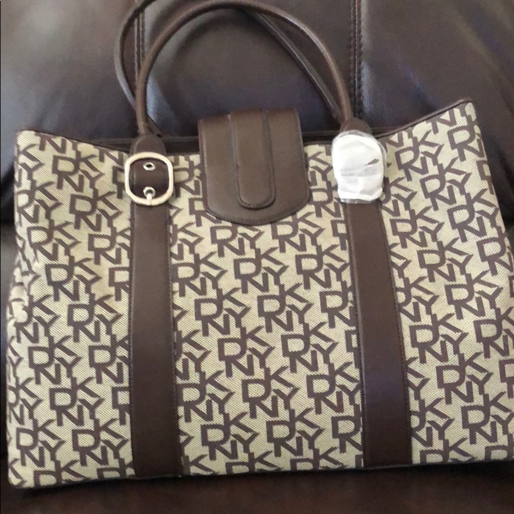 DKNY Purse - Picture 3 of 4